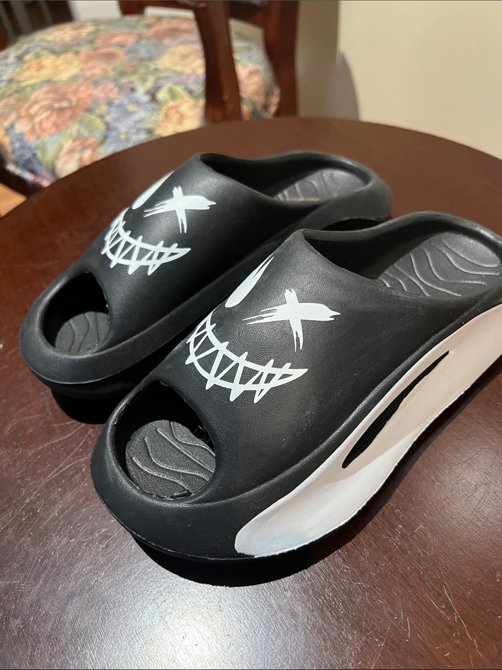 Black & White Graphic Slide Sandals 6 For Women Nwot